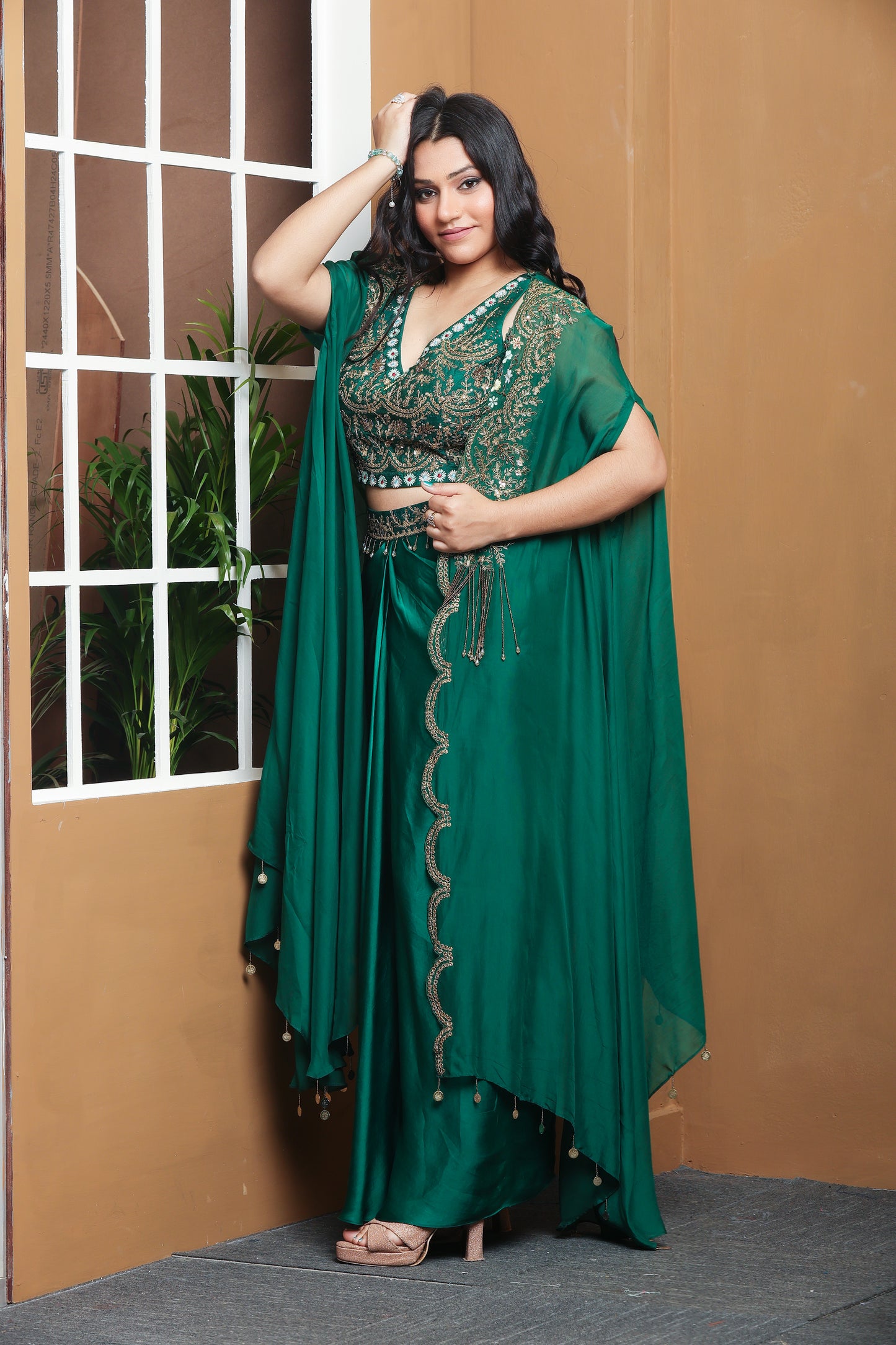 Regal Green Cape Set – A Blend of Grace and Modernity