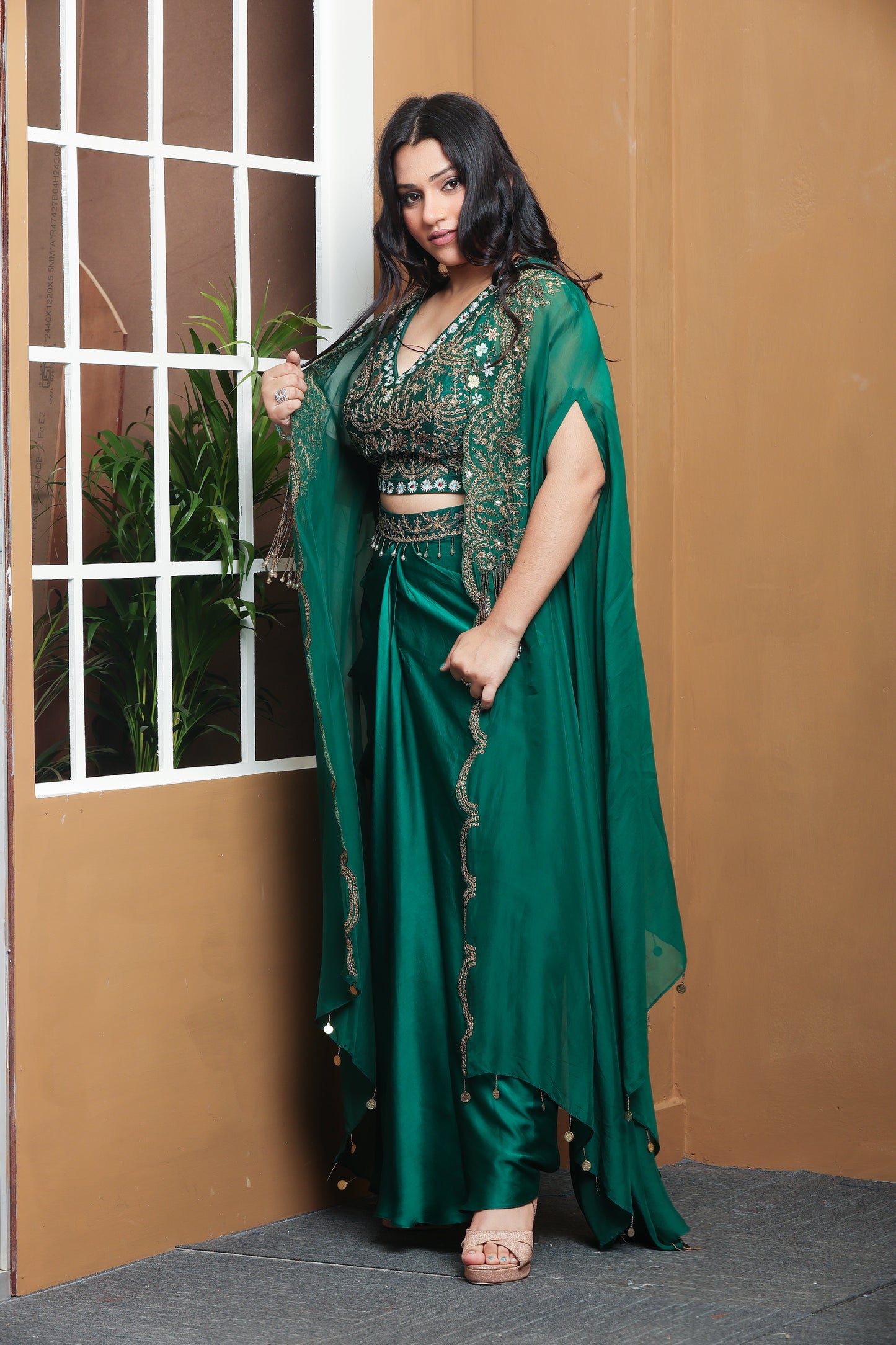 Regal Green Cape Set – A Blend of Grace and Modernity